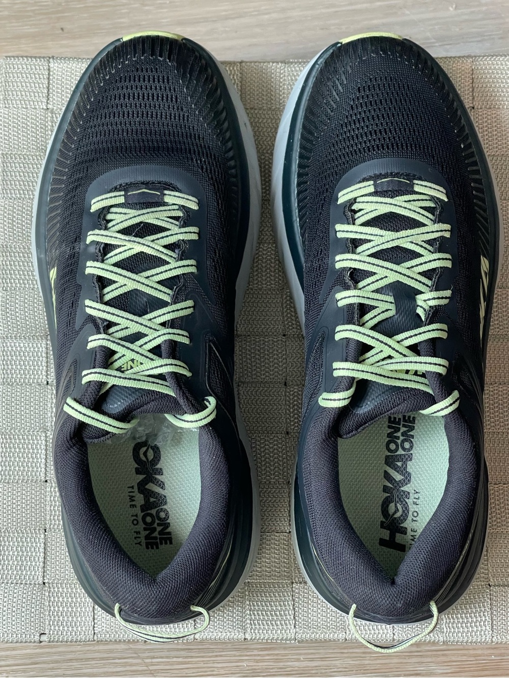 Men’s Hoka one Bondi 7/ 9.5 Standard D with.
Excellent condition.